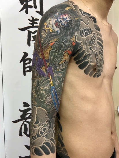 肩額七分袖刺青